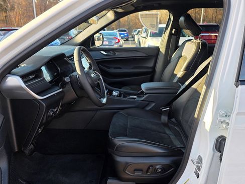 Certified 2025 Jeep Grand Cherokee L Altitude image 35