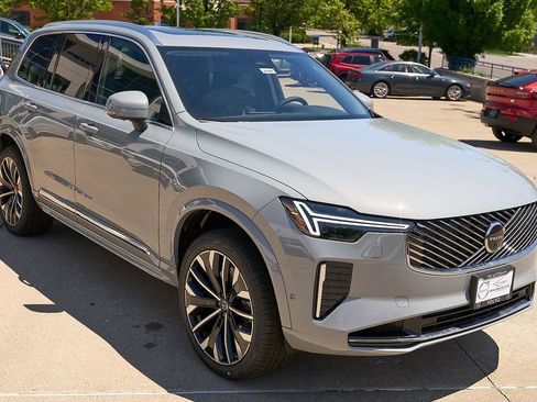 New 2026 Volvo XC90 T8 Plus w/ Protection Package AWD/4WD image 4