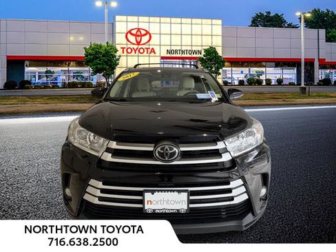 Used 2017 Toyota Highlander XLE AWD/4WD image 5