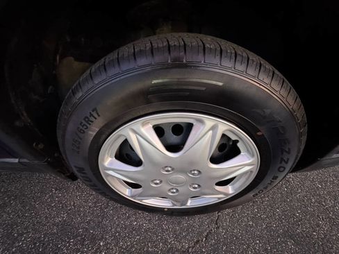 Used 2017 Nissan Rogue S image 33