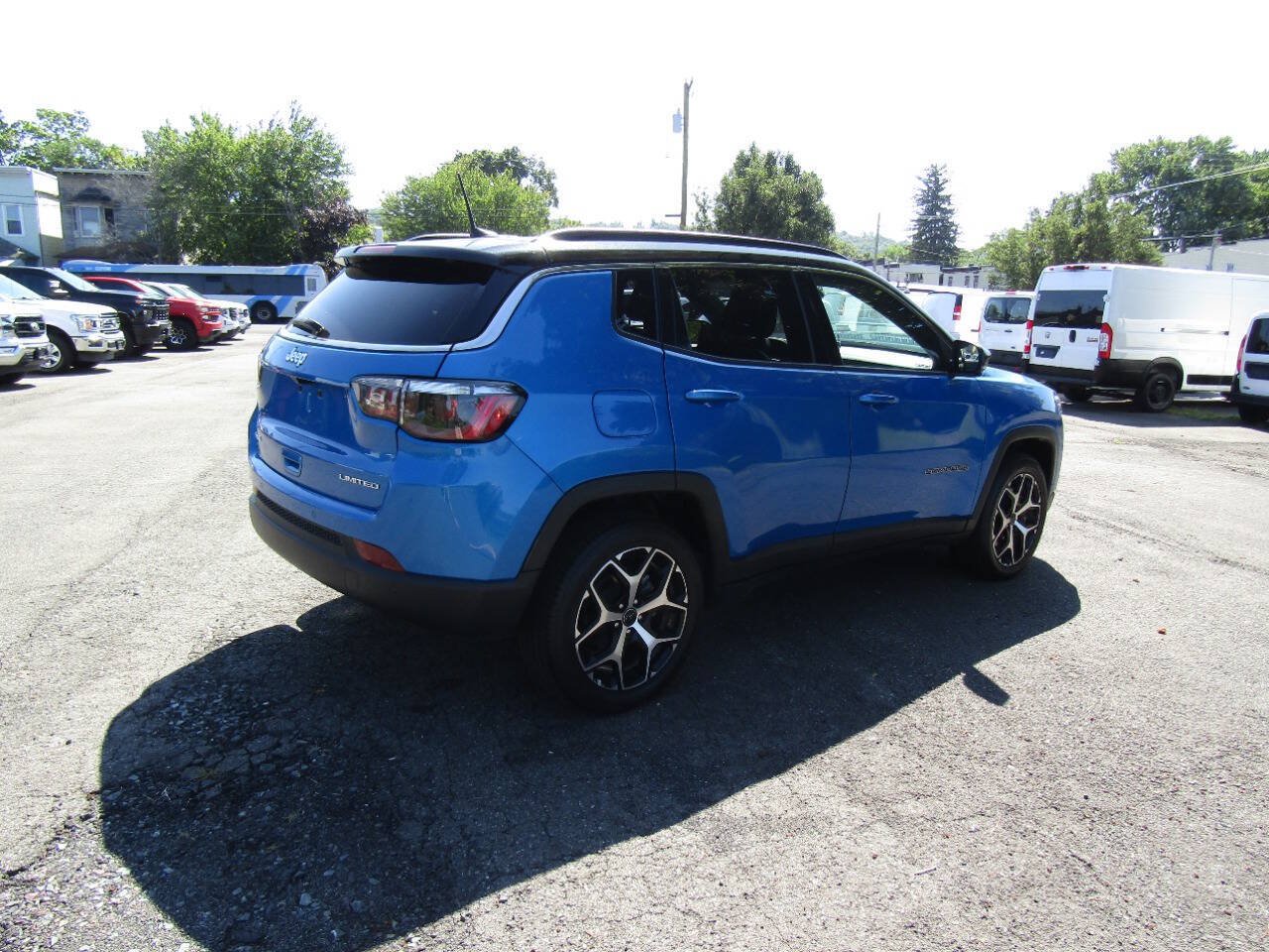 Used 2025 Jeep Compass Limited AWD/4WD image 41