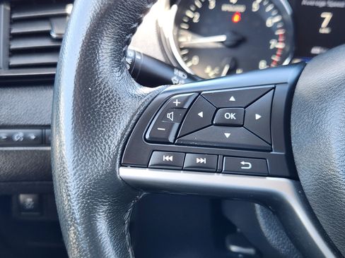 Used 2018 Nissan Rogue SV AWD/4WD image 19