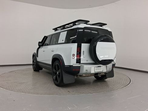 Used 2023 Land Rover Defender 110 SE image 3