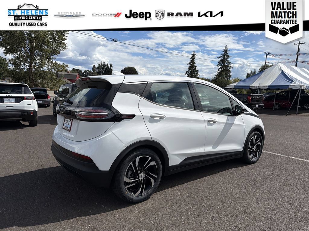 Used 2022 Chevrolet Bolt LT w/ Infotainment Package FWD image 8
