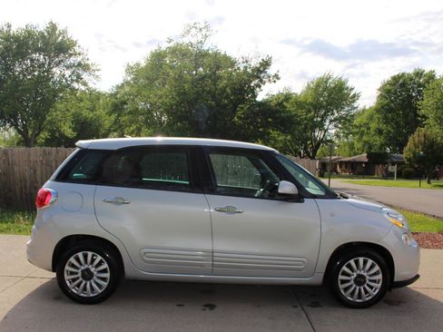 Used 2017 FIAT 500L Pop image 10