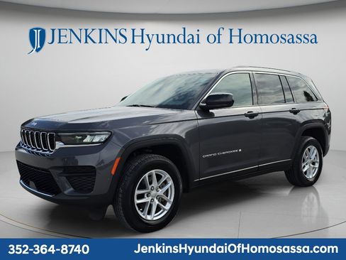 Used 2024 Jeep Grand Cherokee Laredo X w/ Luxury Tech Group I RWD image 9