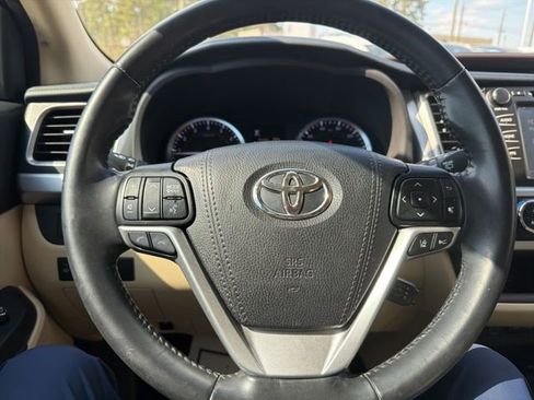 Used 2017 Toyota Highlander XLE image 20