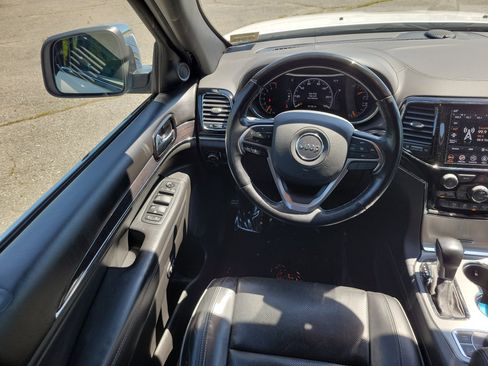 Used 2020 Jeep Grand Cherokee Overland AWD/4WD image 19