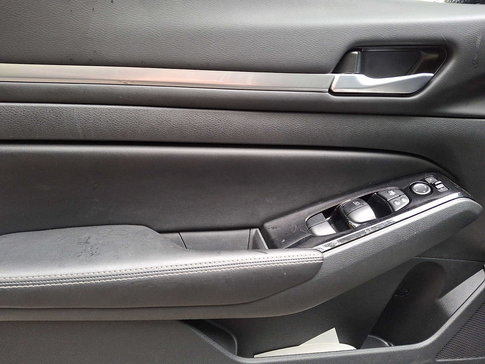 Used 2024 Nissan Altima 2.5 SL FWD image 9