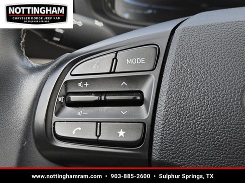 Used 2025 Hyundai Venue SEL image 19