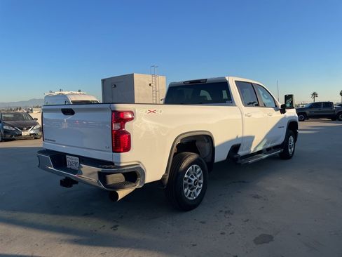 Used 2024 Chevrolet Silverado 2500 LT image 2
