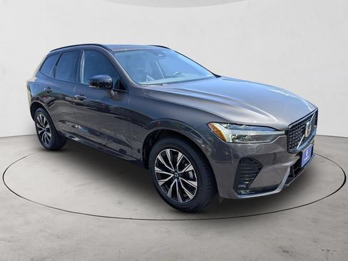 Certified 2025 Volvo XC60 B5 Core AWD/4WD image 3