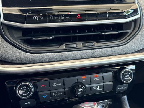 Certified 2022 Jeep Compass Latitude image 19