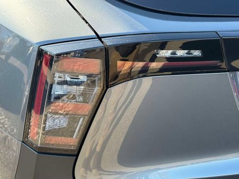 Used 2025 Nissan Kicks SR AWD/4WD image 11