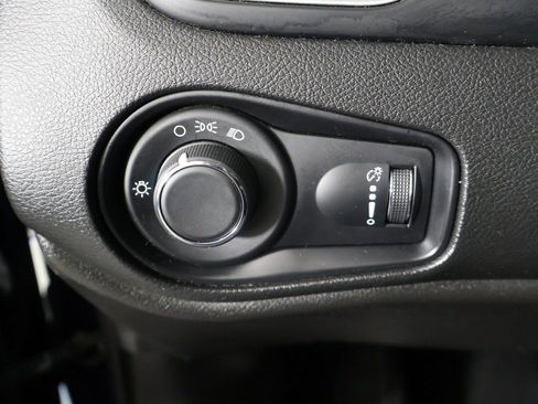 Used 2018 Jeep Renegade Sport w/ Power & Air Group image 30