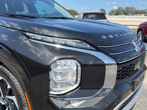 Used 2023 Mitsubishi Outlander SE FWD image 9