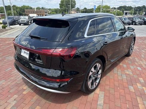 Used 2021 Audi e-tron Premium w/ Towing Package AWD/4WD image 36