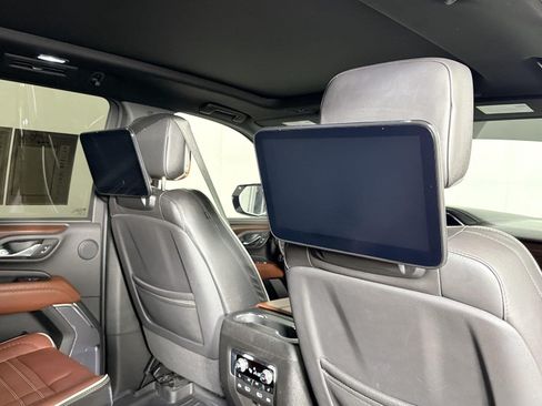 Used 2023 GMC Yukon XL Denali Ultimate AWD/4WD image 13