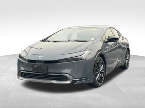 Used 2023 Toyota Prius XLE AWD/4WD image 2