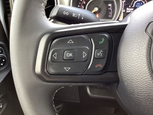 Used 2023 Jeep Gladiator Sport image 6