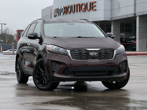 Used 2019 Kia Sorento S image 3