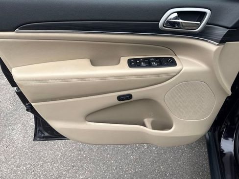 Used 2020 Jeep Grand Cherokee Limited w/ Luxury Group II image 10