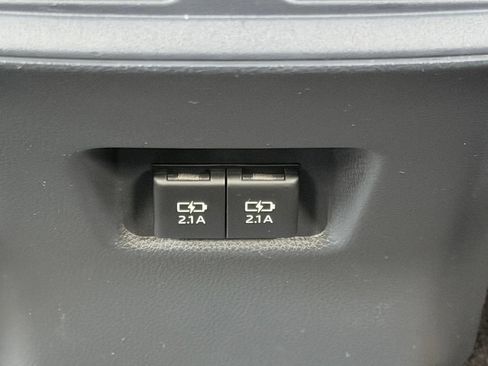 Used 2019 Toyota RAV4 XLE Premium FWD image 23