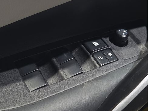 Certified 2025 Toyota Corolla SE FWD image 18