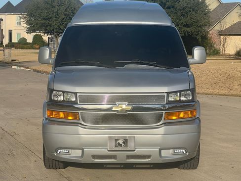 Used 2022 Chevrolet Express 2500 Extended w/ Enhanced Convenience Package image 3