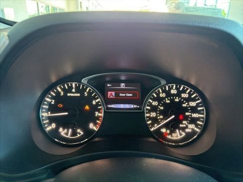 Used 2017 Nissan Pathfinder Platinum w/ Family Entertainment Package image 4