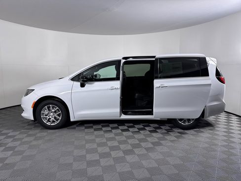 New 2026 Chrysler Voyager LX image 3