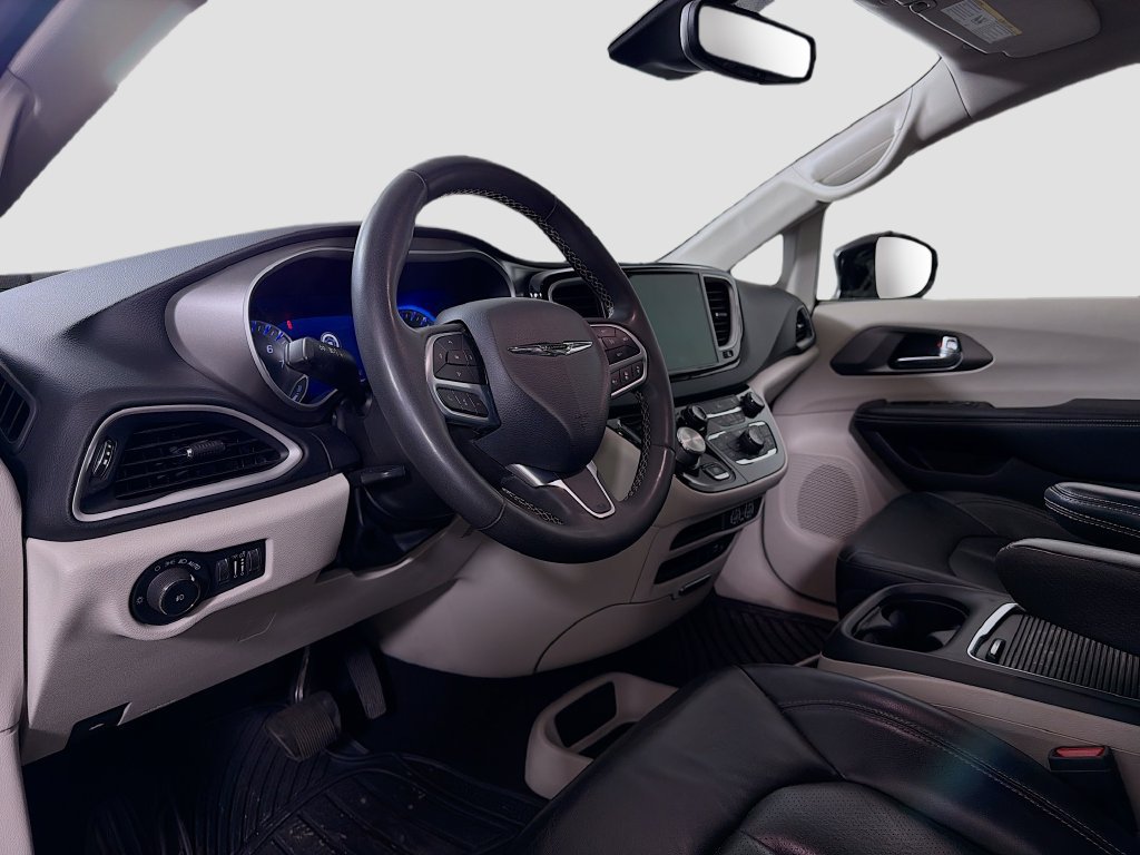 Used 2022 Chrysler Pacifica Touring-L FWD image 10
