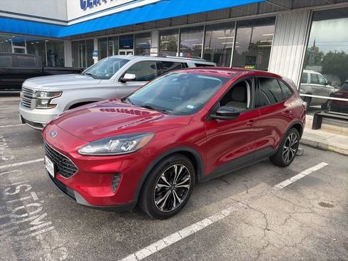 Used 2022 Ford Escape SE w/ SE Sport Appearance Package FWD image 1