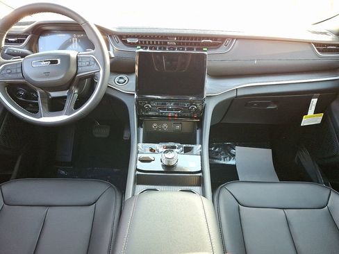 New 2025 Jeep Grand Cherokee Limited image 11