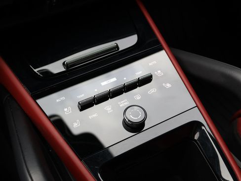 Certified 2024 Porsche Cayenne S AWD/4WD image 21