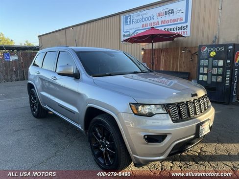 Used 2018 Jeep Grand Cherokee Altitude AWD/4WD image 2