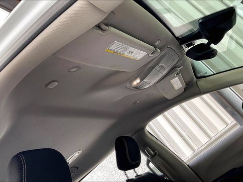 Used 2023 Chrysler Voyager LX FWD image 13
