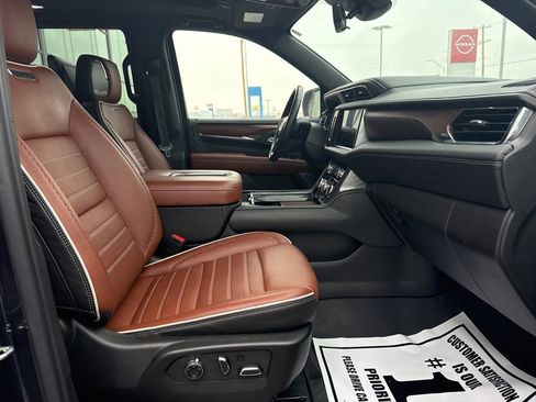 Used 2023 GMC Yukon Denali Ultimate image 13