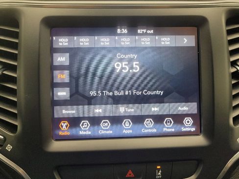 Used 2022 Jeep Cherokee Latitude Lux w/ Sun & Sound Group AWD/4WD image 25