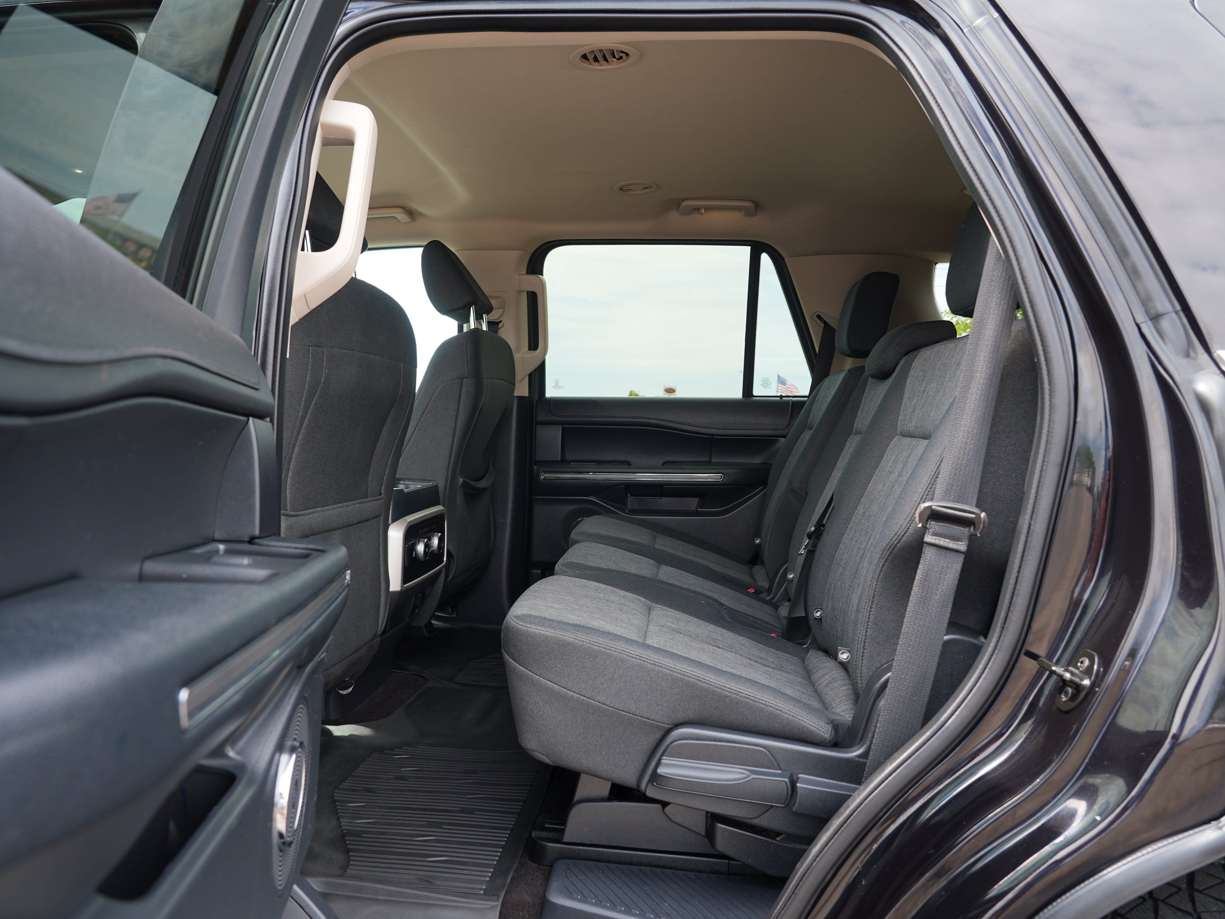 Used 2022 Ford Expedition XLT AWD/4WD image 17