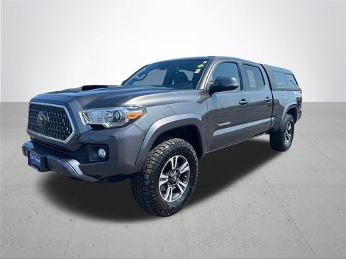 Used 2018 Toyota Tacoma TRD Sport AWD/4WD image 2