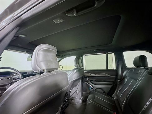 Used 2022 Jeep Grand Cherokee Overland w/ Adv Protech Group III image 13