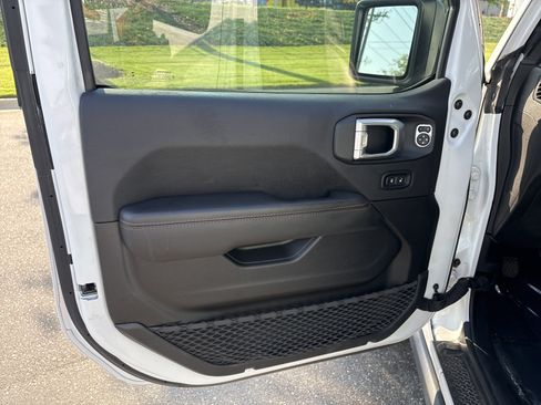 Used 2022 Jeep Gladiator Mojave AWD/4WD image 13