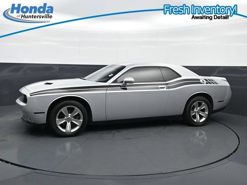 Used 2021 Dodge Challenger SXT RWD image 6