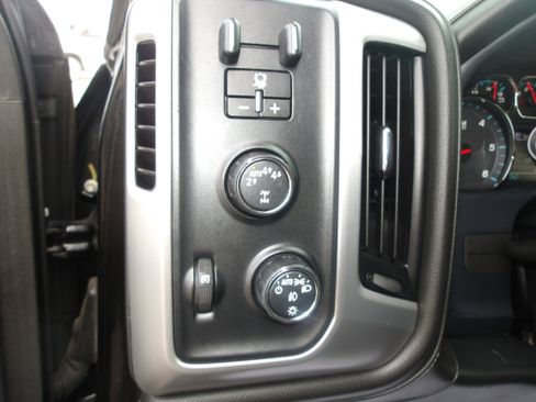 Used 2018 GMC Sierra 1500 SLE image 14