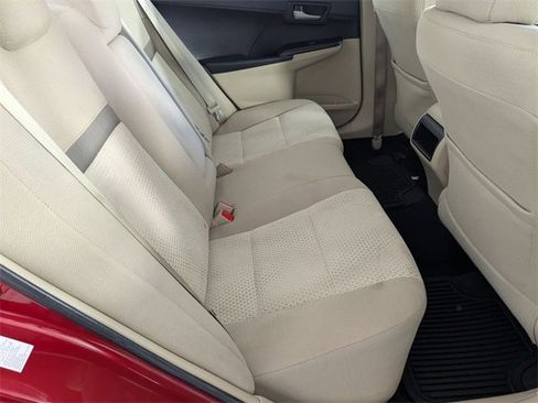 Used 2014 Toyota Camry SE image 25