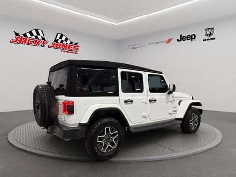 Used 2024 Jeep Wrangler Unlimited Sahara AWD/4WD image 10