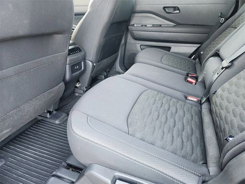 Used 2025 Nissan Pathfinder SV image 19