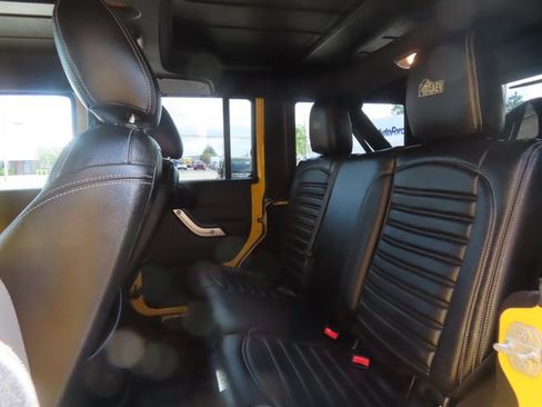 Used 2015 Jeep Wrangler Unlimited Rubicon w/ Connectivity Group AWD/4WD image 25