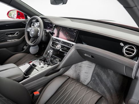 Used 2022 Bentley Flying Spur V8 image 23
